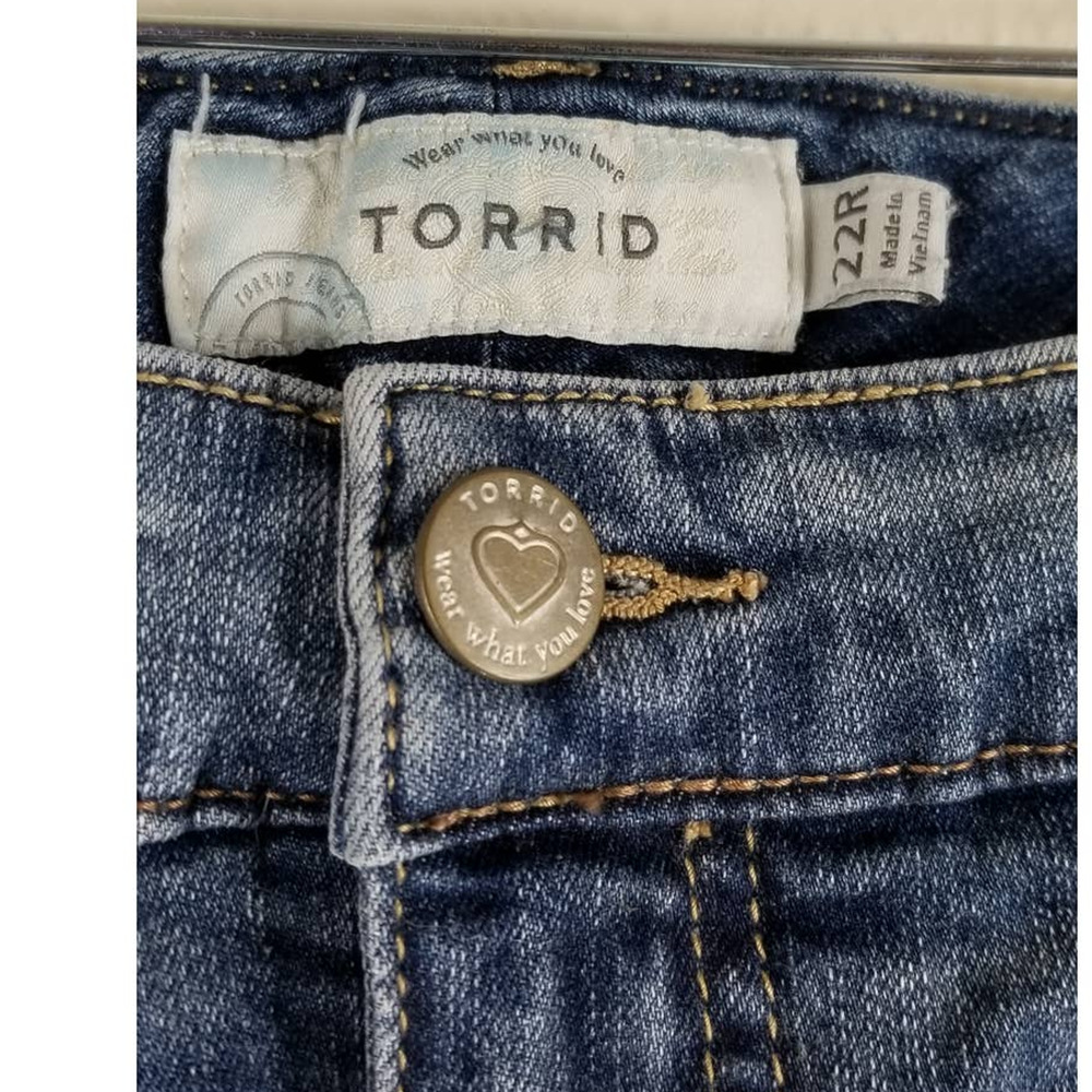 Torrid Ankle Skinny Distressed Hem Lightwash  JeansWomen's Sz 22R - Picture 5 of 6